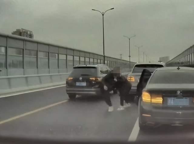 重庆学车爆料事件视频最新,视频揭露驾校潜规则，学员权益引关注